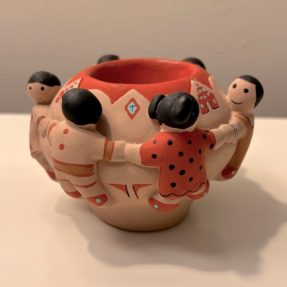 1989 Teissedre Friendship Pot with 6 Children southwestern signed